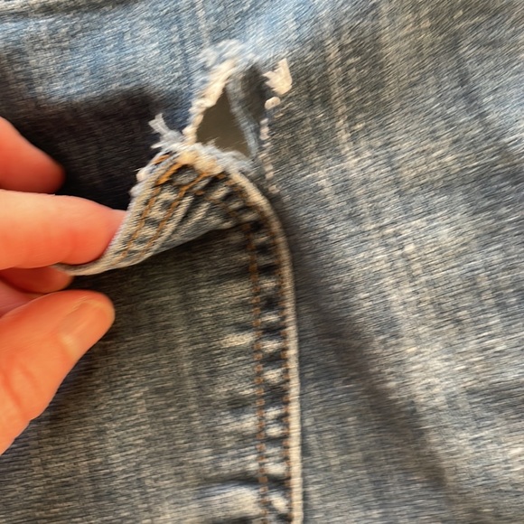 Universal Thread Boyfriend Short Mid Rise -Rips & Holes cuffed- size 14/32R - Picture 9 of 14